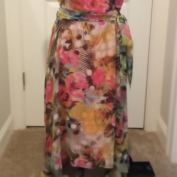 REDUCED! Madison Leigh. Floral. Sleeveless. Lined, Maxi Dress Size 14 - Picture 2 of 5